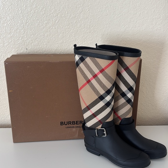 Burberry Black rainbow boots - Picture 1 of 4